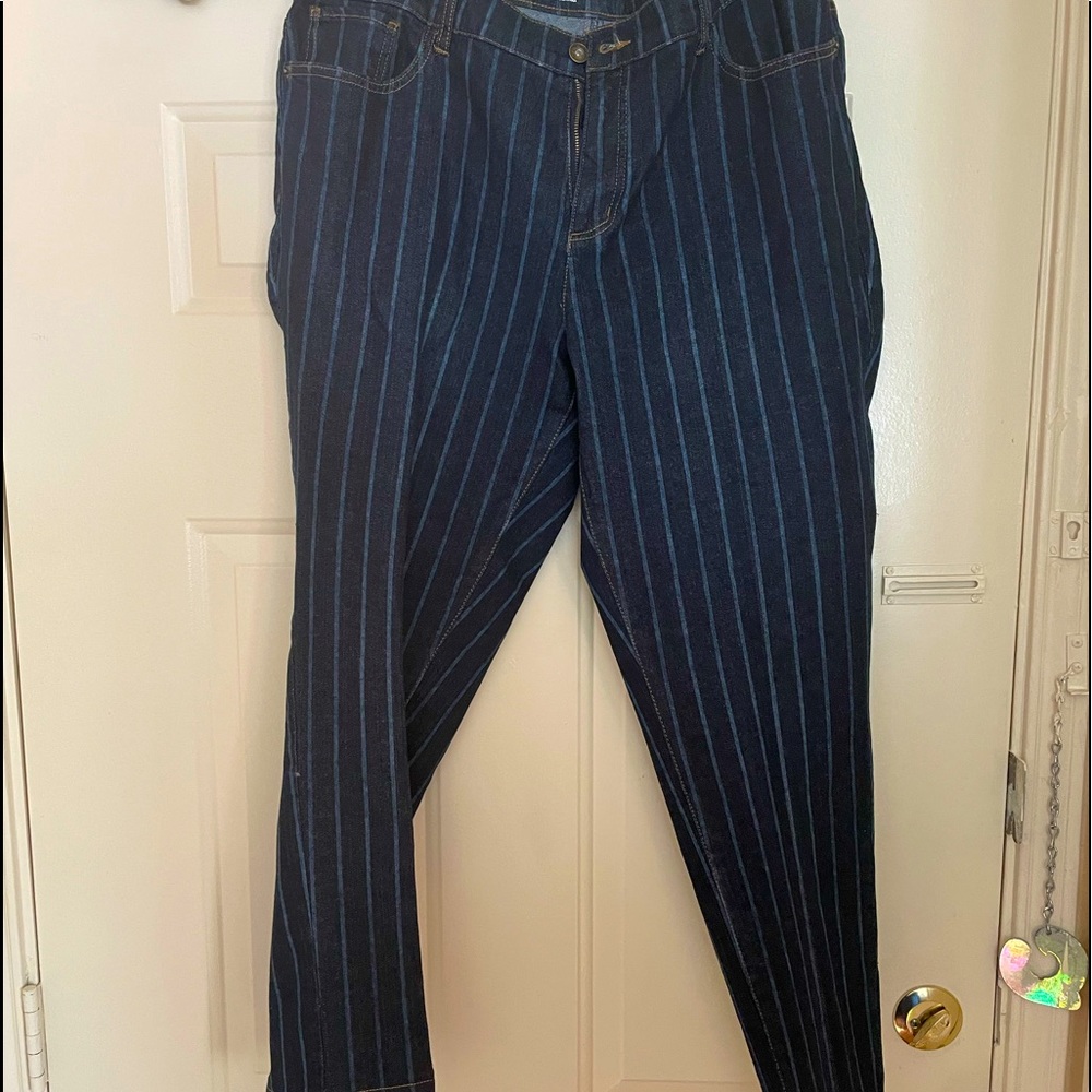 Studio by d&co pinstripe jeans 👖. Dark blue jeans with light blue pinstripes